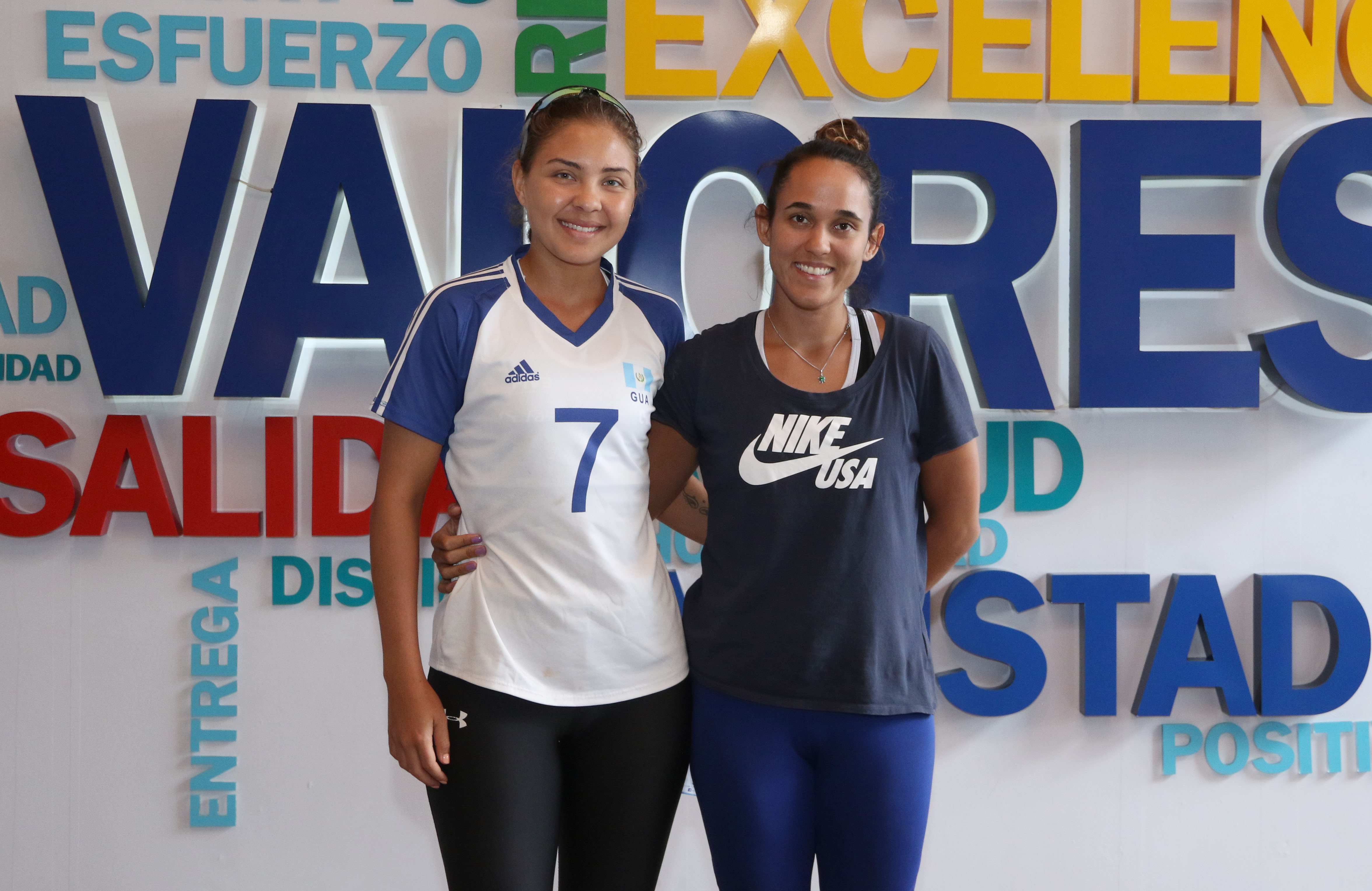 Natalia Girón y Estefanie Bethancourt